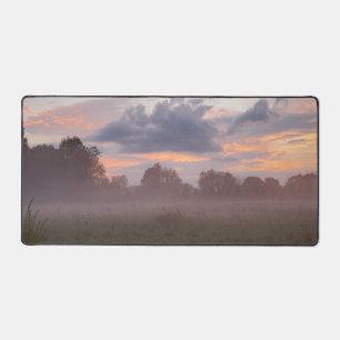 Foggier Sonnenuntergang Schreibtischunterlage