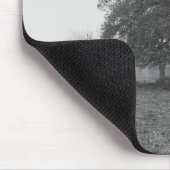 Foggy Autumn Morning Grauscale Mousepad (Ecke)