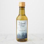 Foggy Blue Pine Trees Wedding Danke Mini Weinetikett (Vorderseite)