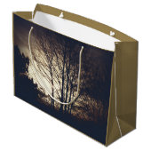 Foggy Fall Abend Große Geschenktüte (Rückseite Schrägansicht)