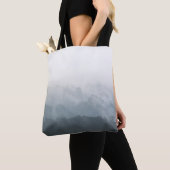Foggy Forest Nature Photograph Tasche (Von Nahem)