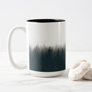Foggy Forest Pine Mountain Ästhetische Kunst Zweifarbige Tasse