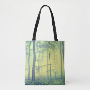 Foggy Forest: Vintages Frühling Foto. Tasche