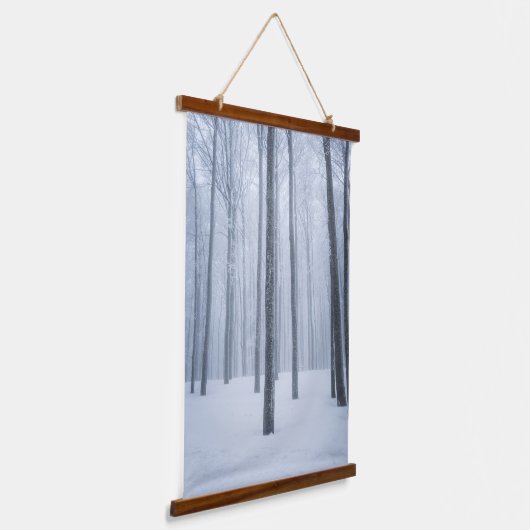 Foggy gefrorener Winterwald Wandteppich Mit Holzrahmen (Gewinkelt)