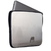 Foggy Grazing Laptopschutzhülle (Vorne Rechts)
