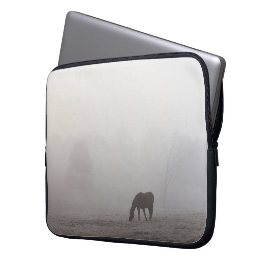 Foggy Grazing Laptopschutzhülle (Vorderseite Links)