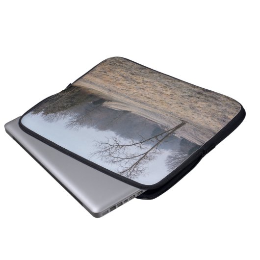 Foggy Meadow Laptopschutzhülle (Vorne Knopf)