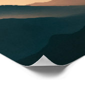 Foggy Mountain Nature Boho Minimalistisch Tinted F Poster (Ecke)