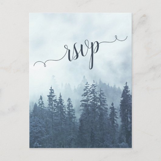 Foggy Mountains Blue Pine Forest Wedding RSVP Postkarte (Vorderseite)
