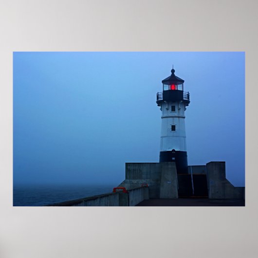 Foggy North Pier Lighthouse Poster (Vorne)