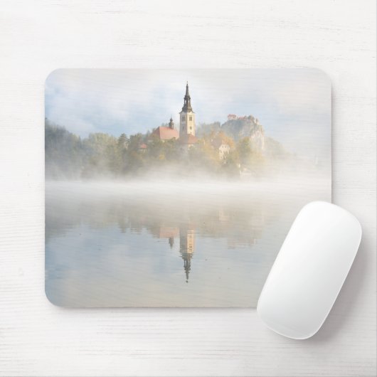 Foggy Sonnenaufgang am Bled-See Mousepad (Mit Mouse)