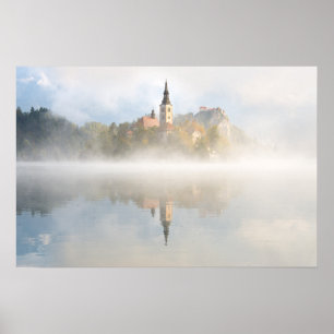Foggy Sonnenaufgang am Bled-See Poster
