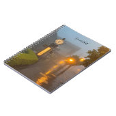 Foggy Street mit Vintager Uhr Notizblock (Linke Seite)