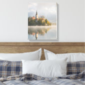 Foggy sunrise Lake Bled Vertikale Leinwand (Insitu (Schlafzimmer))