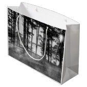 Foggy Trees an Table Rock Graustufen Große Geschenktüte (Rückseite Schrägansicht)