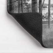 Foggy Trees an Table Rock Graustufen Mousepad (Ecke)