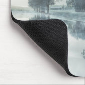 Foggy Winter Szene eines Sees, mit Bäumen, und Sky Mousepad (Ecke)