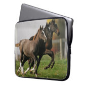 Fohlen-Betrieb Laptopschutzhülle (Vorderseite Links)