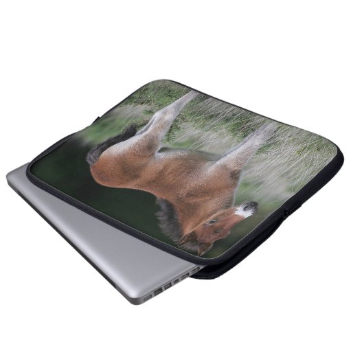Fohlen stehend laptopschutzhülle (Vorne Knopf)