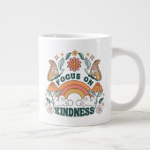 Fokus auf Kindness Groovy Graphic Jumbo-Tasse (Rechts)
