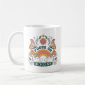 Fokus auf Kindness Groovy Graphic Kaffeetasse (Links)