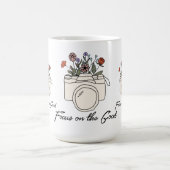 Fokussieren auf die gute Kamera und Blume Kaffeetasse (Mittel)