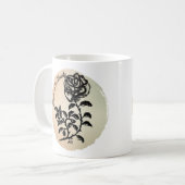 Fokussieren auf die Rose von Beauty Pen und Tinte Kaffeetasse (Vorderseite Links)