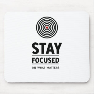 Fokussiert bleibe - Herzzentriertes Design Mousepad