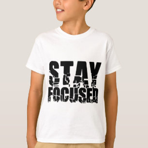 Fokussierte Motivierend Phrase mit Typografie blei T-Shirt
