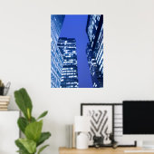 Fokussierter Blick nach oben auf die Fenster des O Poster (Heimbüro)