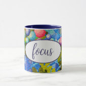 Fokussierung des Textes auf Quilt-Design Tasse (Zentrum)