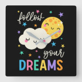 Folge deinen Träumen | Wolke und Mond Quadratische Wanduhr (Vorderseite)