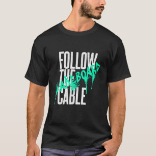 Folgen Sie dem Kabelfernsehen Wassersport Wakeskat T-Shirt