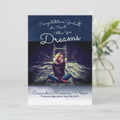 Folgen Sie der Ankündigung Ihres Abschlusses (Stehend Vorderseite)