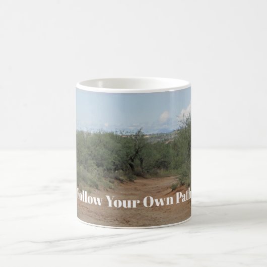 Folgen Sie Ihrem eigenen Weg Wüste Wanderweg Foto Kaffeetasse (Mittel)