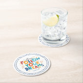 Folgen Sie Ihren Träumen Farbige lustige Typografi Runder Pappuntersetzer (Vor Ort)