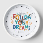 Folgen Sie Ihren Träumen Farbige lustige Typografi Uhr (Vorderseite)