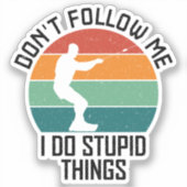 Folgen Sie mir nicht, ich mache dumme Dinge wakebo Aufkleber (Vorderseite)