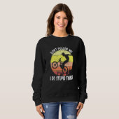 Folgen Sie mir nicht, ich tue dumme Dinge Mountain Sweatshirt (Vorne ganz)