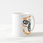 Folgen Sie mir nicht lustiges Mountainbike Kaffeetasse (VorderseiteRechts)