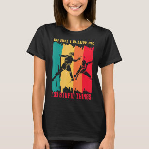Folgen Sie mir, um Fencer Schwertbeauftragter für  T-Shirt