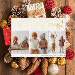 Folie | Merry Everything Script 3 Foto Weihnachten Folien Feiertagskarte<br><div class="desc">Fügen Sie Ihren Weihnachtskarten Glanz mit echter Goldfolie, Silber oder Rose! Dieser klassische und zeitlose Metallic-Stil wird Ihre Karten um ein weiteres Level erweitern. Mit dieser festlichen Urlaubskarte verbringen Sie Feiertagsstimmung! "Merry Everything!" ist handgeschrieben in einem echten, mit Folie gepressten und modernen Drehbuch. Die Kalligraphie ist in Gold für ein...</div>