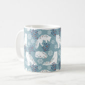 Folk Art Arctic Fox im Schnee mit Holly Kaffeetasse (Vorderseite Links)