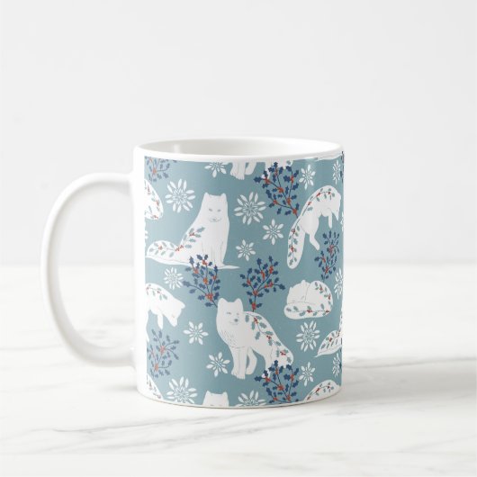 Folk Art Arctic Fox im Schnee mit Holly Kaffeetasse (Links)