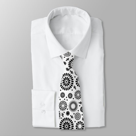 Folk Floral Black and White Flowers Boho Chic Krawatte (Gebunden)