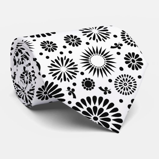 Folk Floral Black and White Flowers Boho Chic Krawatte (Gerollt)
