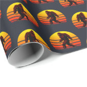 Folklore-Kreatur Bigfoot mit einer untergehenden S Geschenkpapier (Rolleneckpunkt)