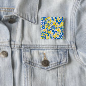 Folklore-Muster mit ukrainischen Flaggenfarben Button (Beispiel)