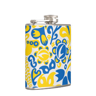 Folklore-Muster mit ukrainischen Flaggenfarben Flachmann