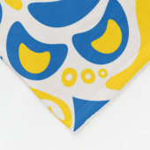 Folklore-Muster mit ukrainischen Flaggenfarben Fleecedecke (Ecke)